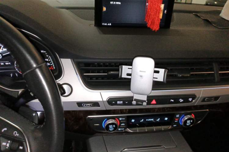 Used Audi Q7 2016 45 TFSI Technology Edition Audio And AC Panel