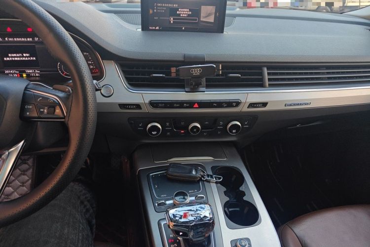 Used Audi Q7 2016 45 TFSI Technology Edition Audio And AC Panel