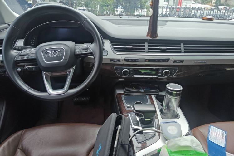 Used Audi Q7 2016 45 TFSI Technology Edition Center Console
