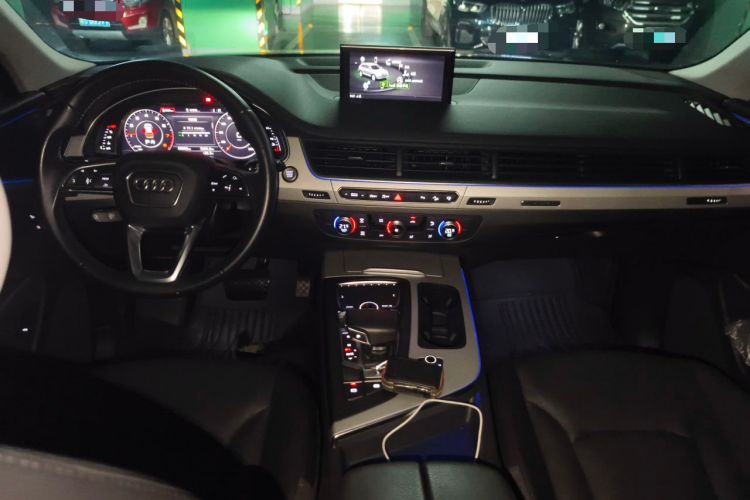 Used Audi Q7 2016 40 TFSI Comfort Model Center Console