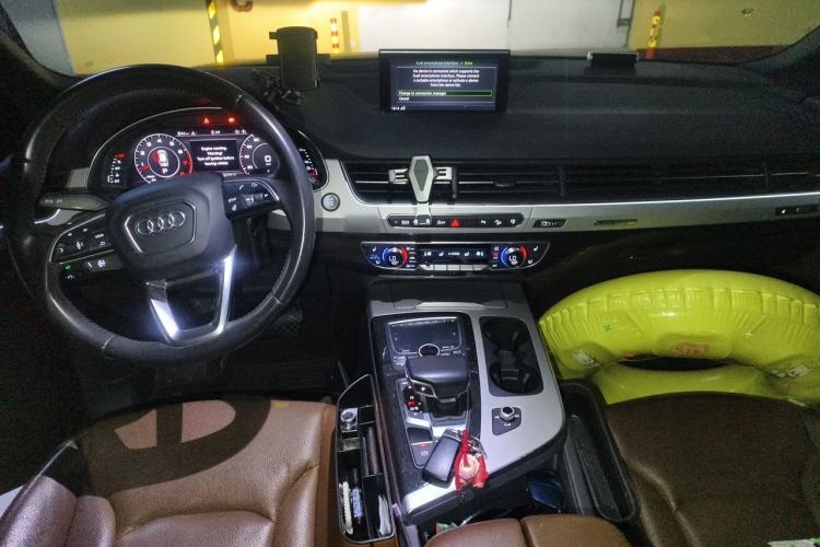 Used Audi Q7  Center Console