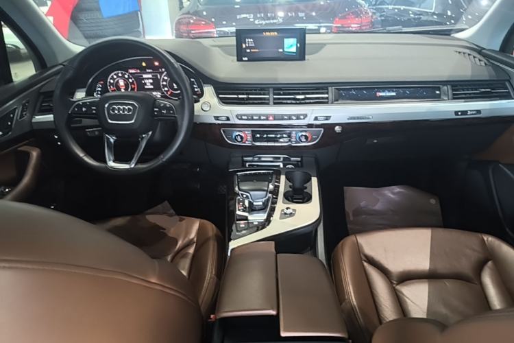Used Audi Q7 2016 45 TFSI Technology Edition Center Console