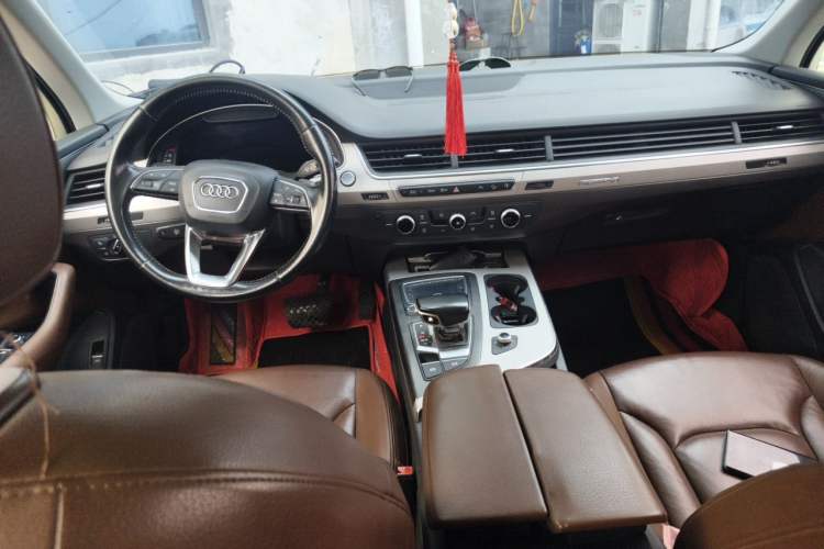 Used Audi Q7 2016 45 TFSI Technology Edition Center Console