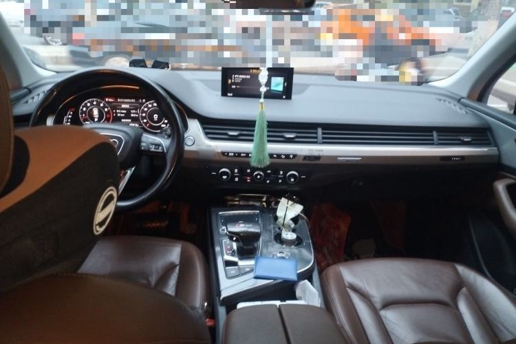 Used Audi Q7 2016 45 TFSI Technology Edition Center Console