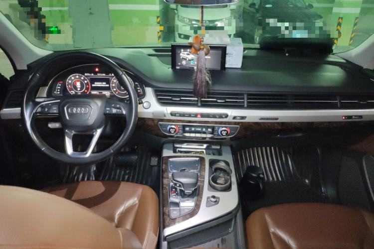 Used Audi Q7 2016 45 TFSI S line Sport Edition Center Console