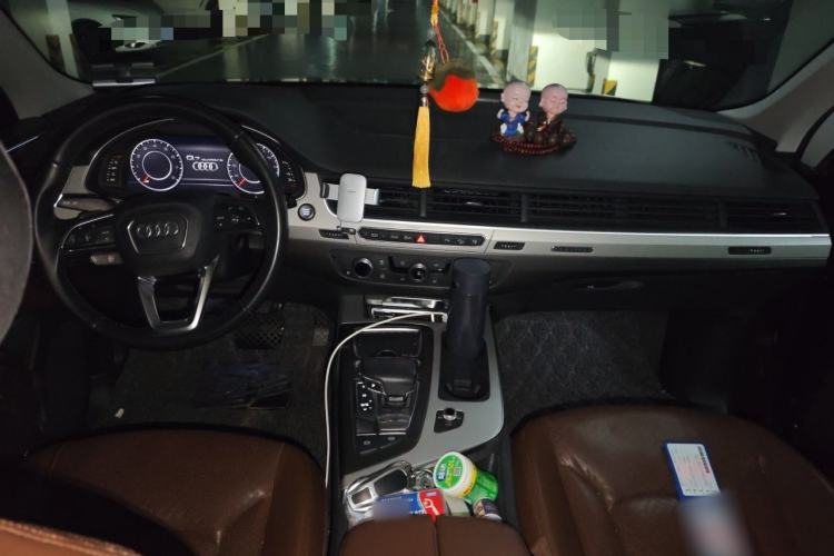 Used Audi Q7 2016 45 TFSI Technology Edition Center Console