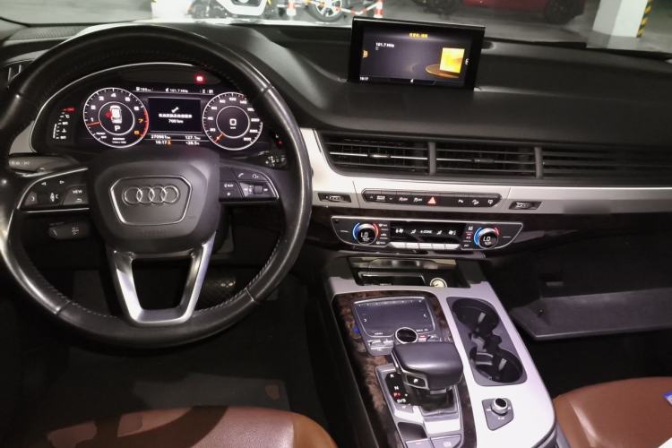 Used Audi Q7 2016 45 TFSI S line Sport Edition Center Console