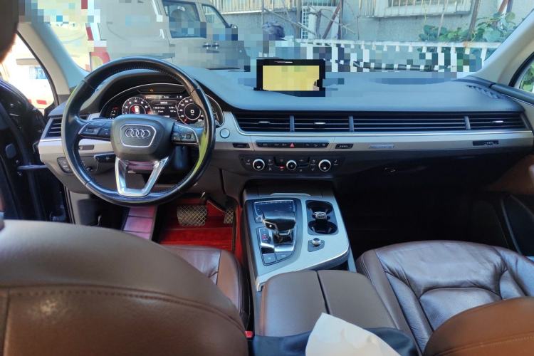 Used Audi Q7 2016 40 TFSI Comfort Model Center Console