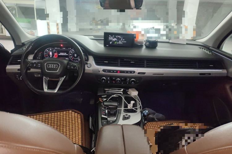Used Audi Q7 2016 45 TFSI Technology Edition Center Console