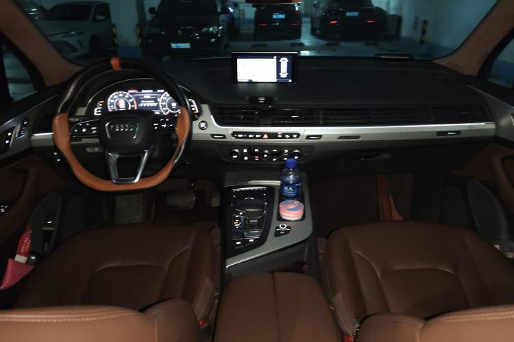 Used Audi Q7 2016 45 TFSI Technology Edition Center Console