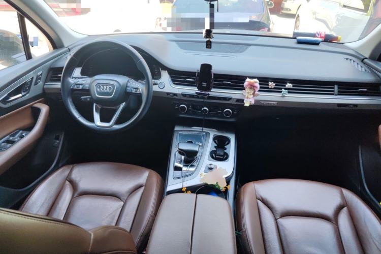 Used Audi Q7 2016 45 TFSI Technology Edition Center Console