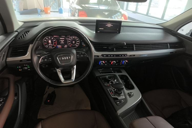 Used Audi Q7 2016 45 TFSI Technology Edition Center Console
