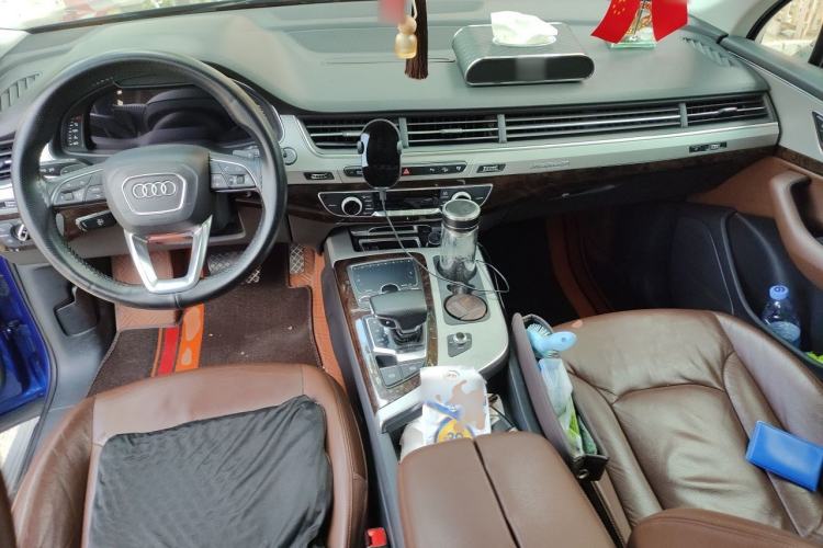 Used Audi Q7 2016 45 TFSI Technology Edition Center Console