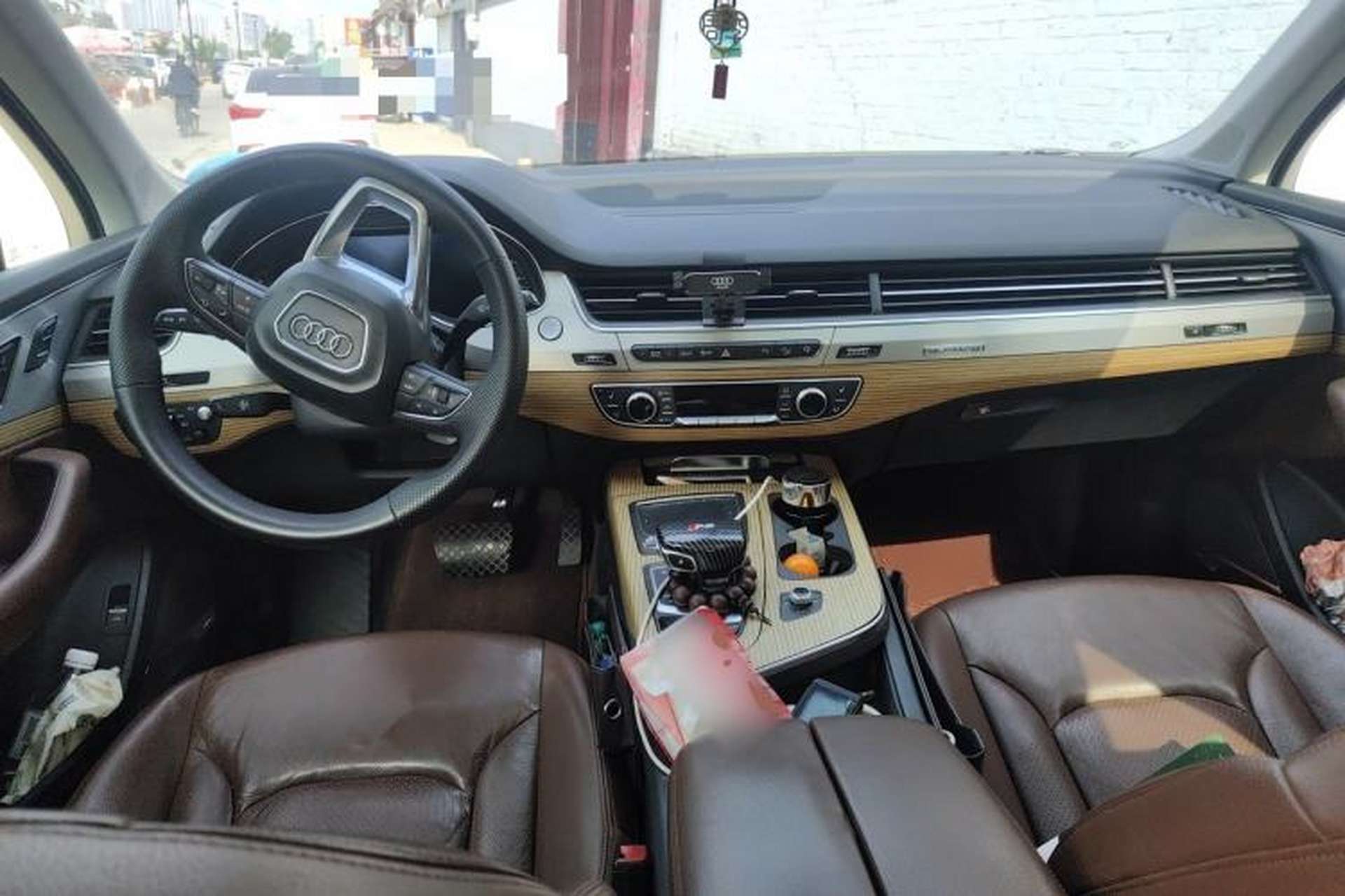 Used Audi Q7  Center Console