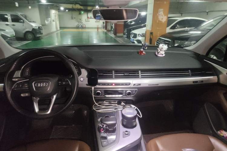 Used Audi Q7 2016 40 TFSI S line Sport Edition Center Console