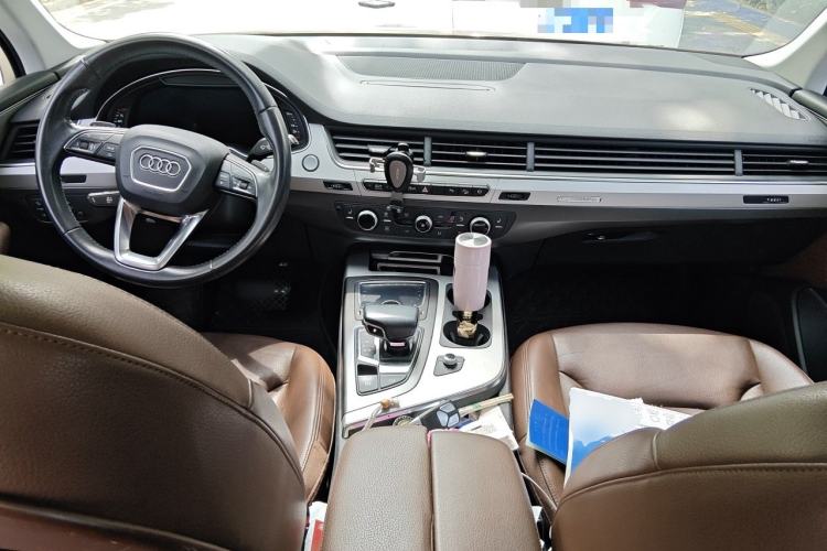 Used Audi Q7 2016 45 TFSI Technology Edition Center Console