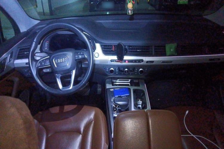 Used Audi Q7 2016 45 TFSI Technology Edition Center Console