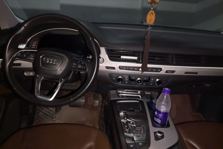 Used Audi Q7 2016 45 TFSI Technology Edition Center Console