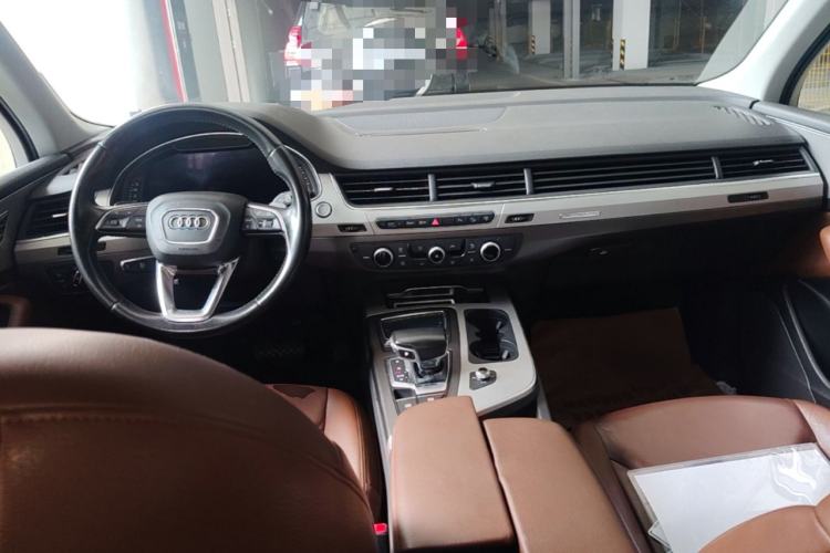 Used Audi Q7 2016 45 TFSI Technology Edition Center Console