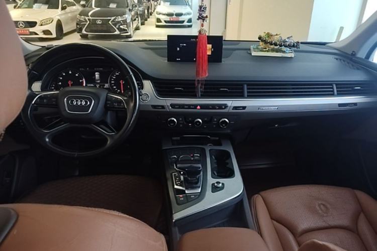 Used Audi Q7 2016 40 TFSI U.S. Specification Center Console