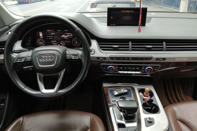 Used Audi Q7 2016 45 TFSI S line Sport Edition Center Console