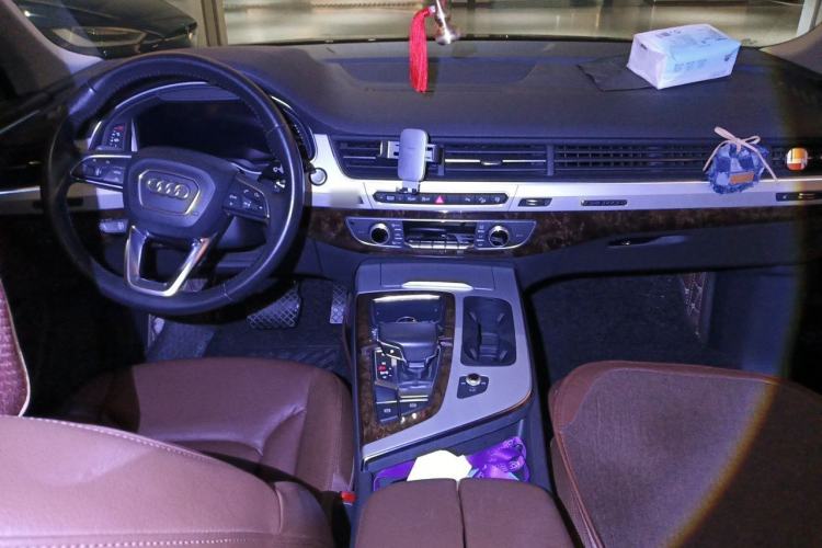 Used Audi Q7 2016 45 TFSI Technology Edition Center Console