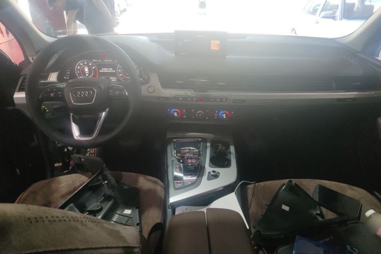 Used Audi Q7 2016 45 TFSI Technology Edition Center Console