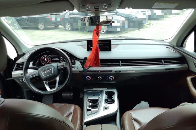 Used Audi Q7 2016 40 TFSI Comfort Model Center Console