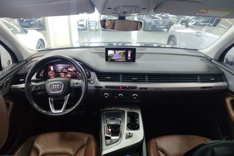 Used Audi Q7 2016 45 TFSI Technology Edition Center Console