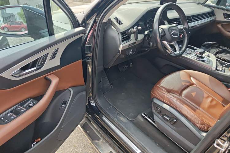 Used Audi Q7 2016 40 TFSI Comfort Model Driver Seat