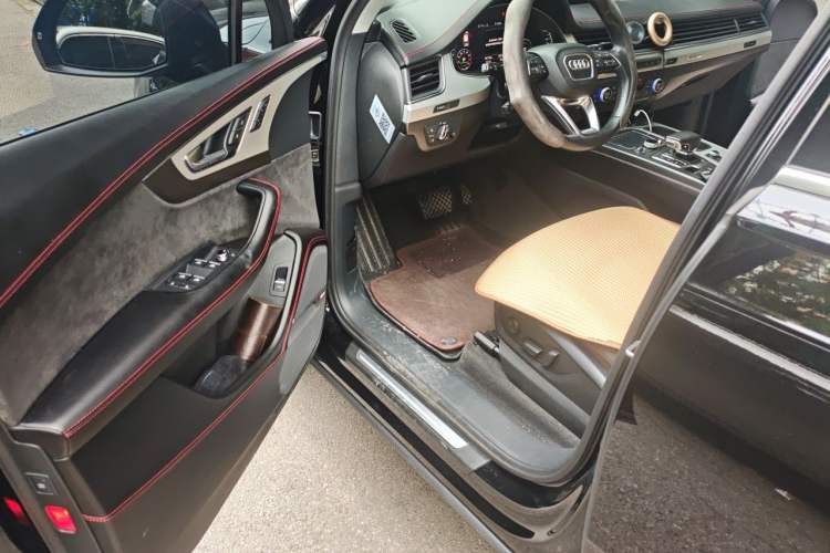 Used Audi Q7 2016 45 TFSI Technology Edition Driver Seat