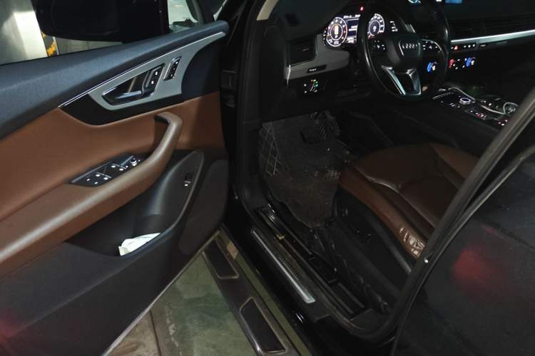 Used Audi Q7 2016 45 TFSI Technology Edition Driver Seat