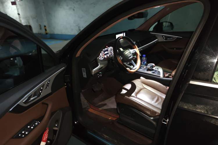 Used Audi Q7 2016 45 TFSI Technology Edition Driver Seat