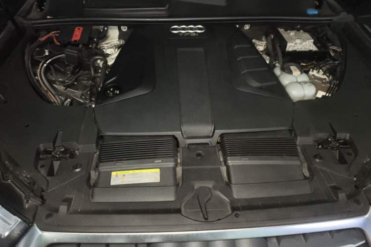 Used Audi Q7 2016 40 TFSI Comfort Model Engine Bay