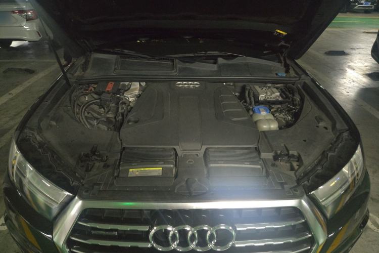 Used Audi Q7 2016 40 TFSI Comfort Model Engine Bay