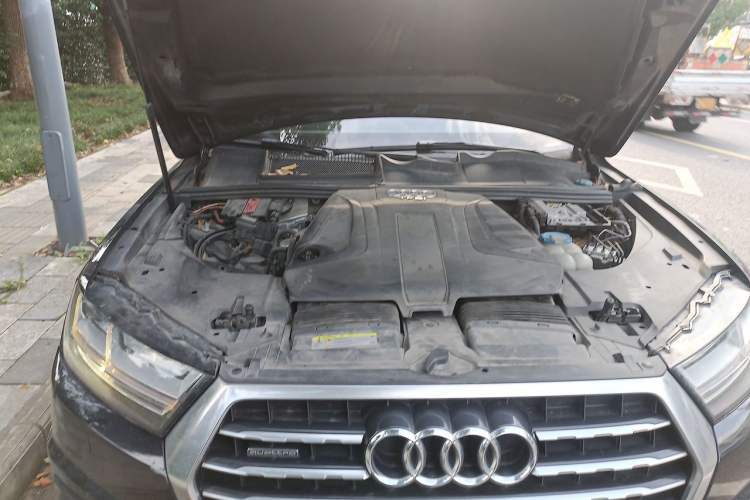 Used Audi Q7 2016 40 TFSI Comfort Model Engine Bay