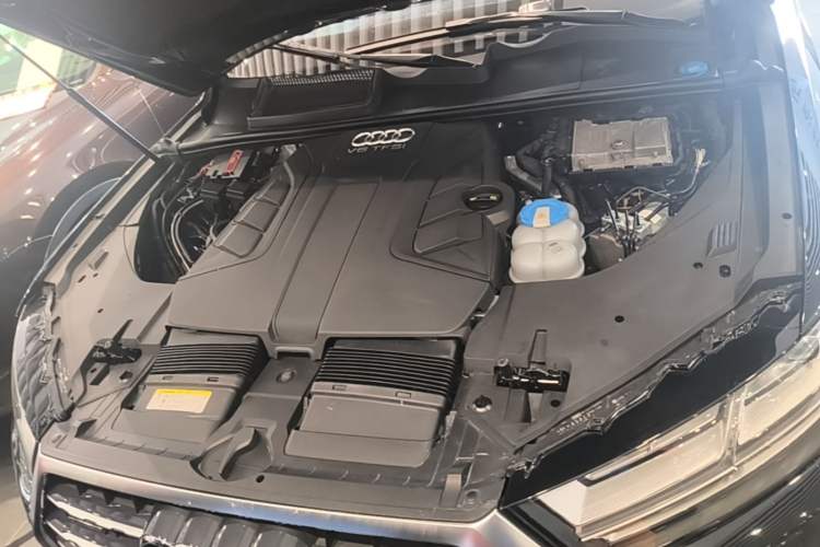 Used Audi Q7 2016 45 TFSI Technology Edition Engine Bay