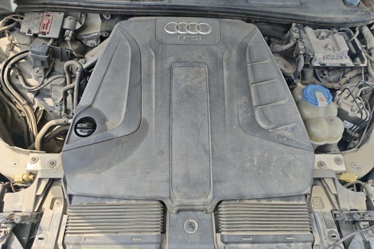 Used Audi Q7 2016 40 TFSI Comfort Model Engine Bay