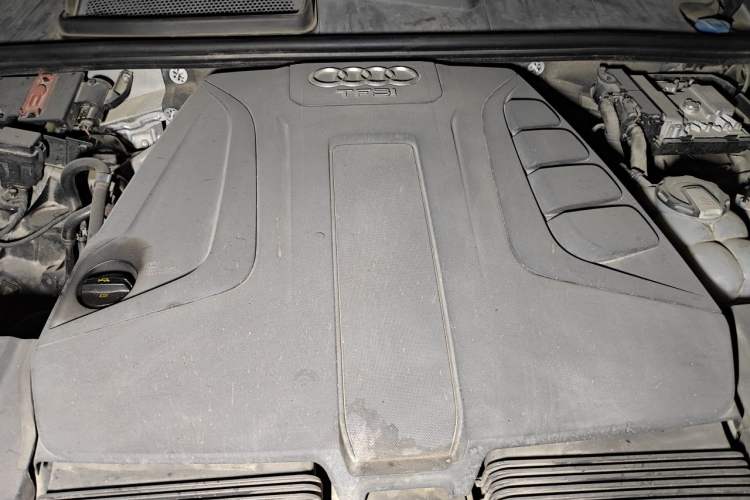 Used Audi Q7 2016 40 TFSI Comfort Model Engine Bay