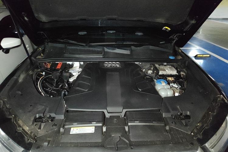 Used Audi Q7 2016 45 TFSI Technology Edition Engine Bay