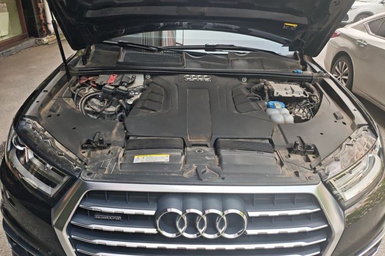 Used Audi Q7 2016 45 TFSI Technology Edition Engine Bay