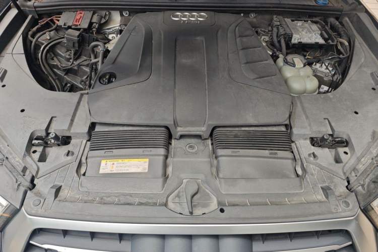 Used Audi Q7 2016 40 TFSI Comfort Model Engine Bay