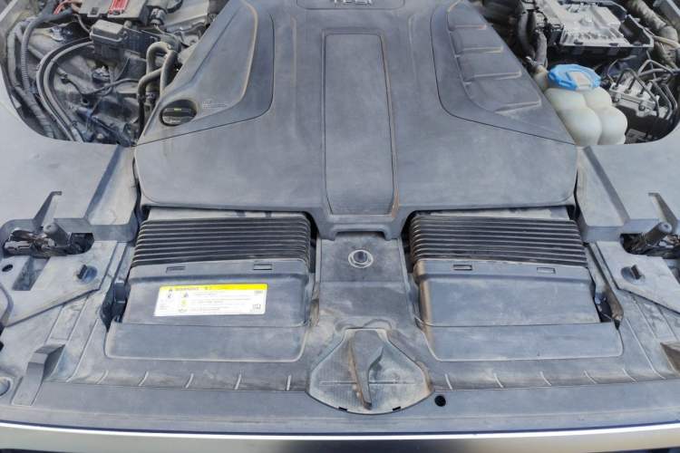 Used Audi Q7 2016 40 TFSI Comfort Model Engine Bay