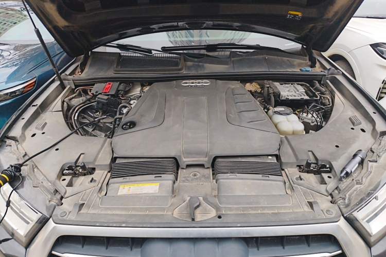 Used Audi Q7 2016 40 TFSI Comfort Model Engine Bay