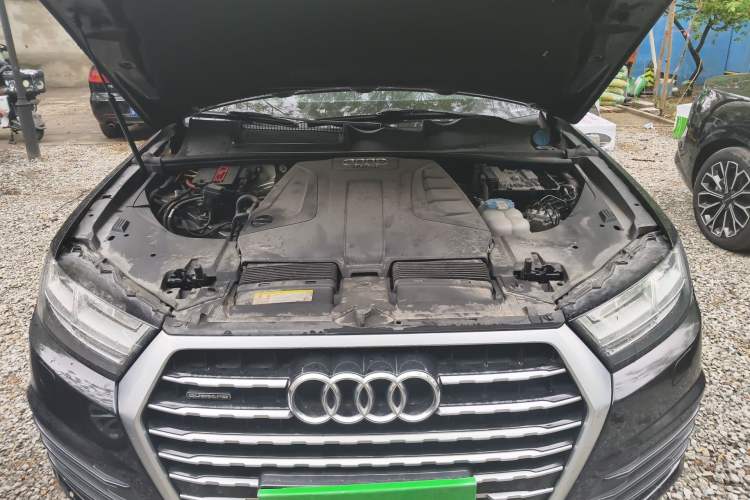 Used Audi Q7 2016 40 TFSI Comfort Model Engine Bay