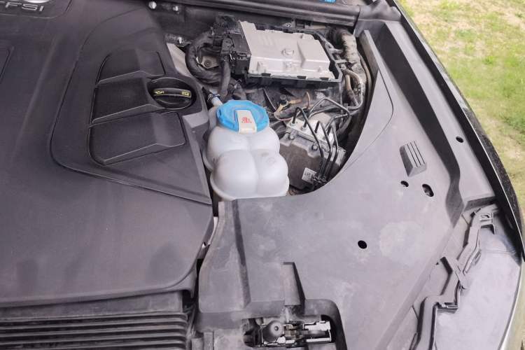 Used Audi Q7 2016 45 TFSI Technology Edition Engine Bay Left