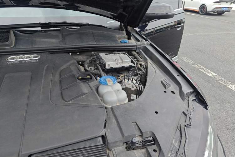 Used Audi Q7 2016 45 TFSI Technology Edition Engine Bay Left