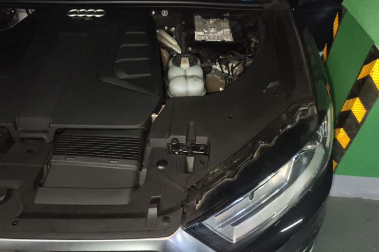 Used Audi Q7 2016 40 TFSI Comfort Model Engine Bay Left