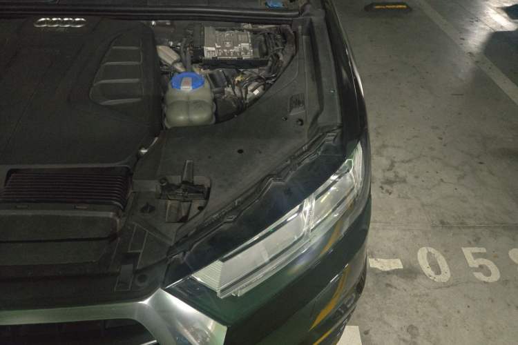 Used Audi Q7 2016 40 TFSI Comfort Model Engine Bay Left