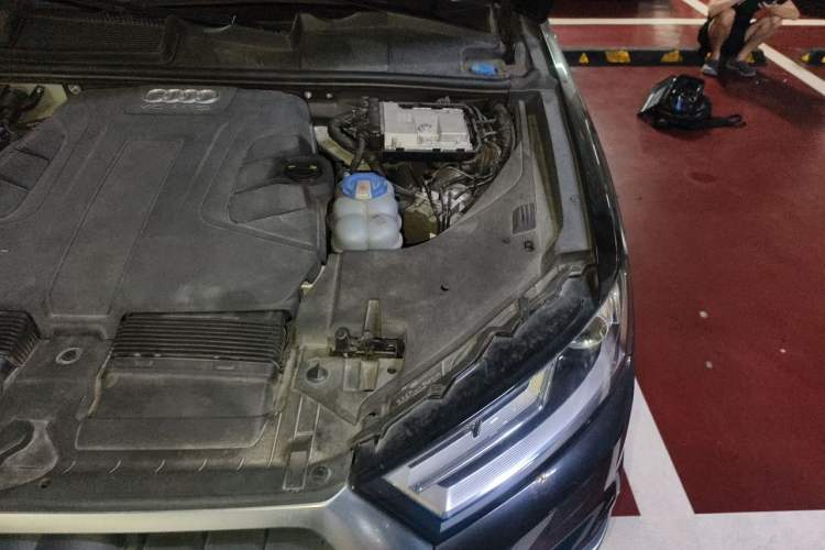 Used Audi Q7  Engine Bay Left